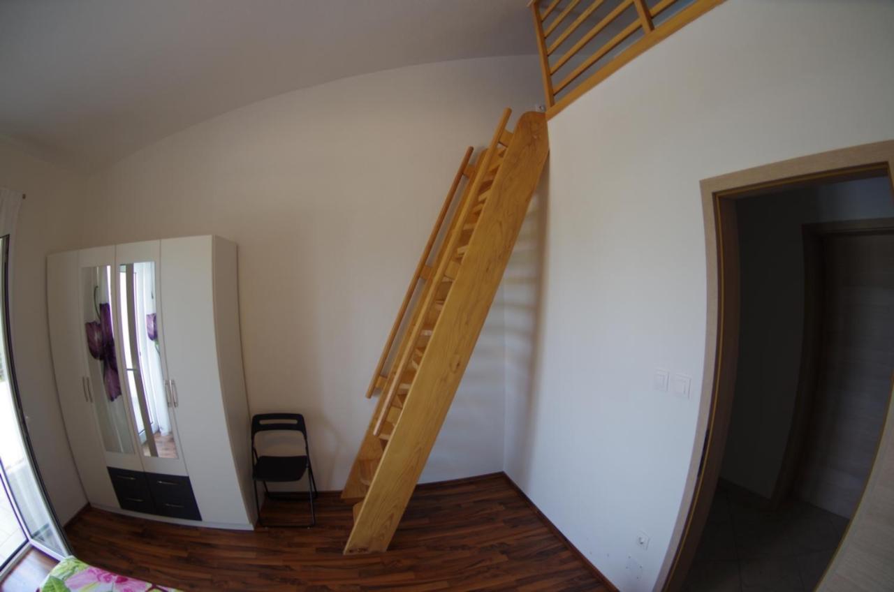 Rakalj Holiday Apartments In House Sanja מראה חיצוני תמונה