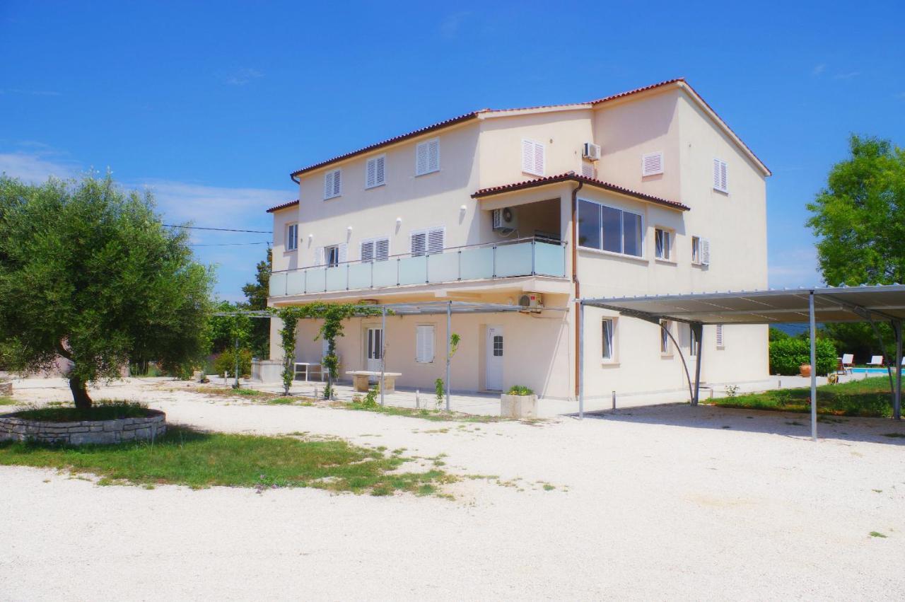 Rakalj Holiday Apartments In House Sanja מראה חיצוני תמונה