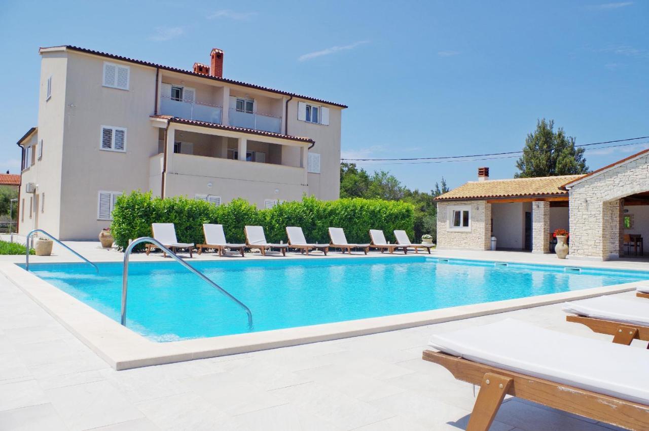 Rakalj Holiday Apartments In House Sanja מראה חיצוני תמונה