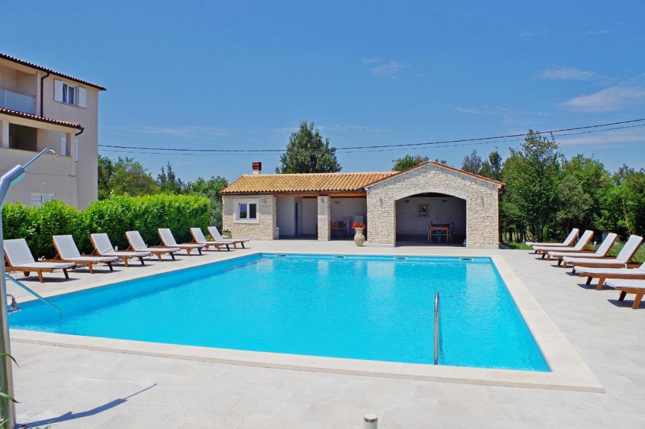 Rakalj Holiday Apartments In House Sanja מראה חיצוני תמונה